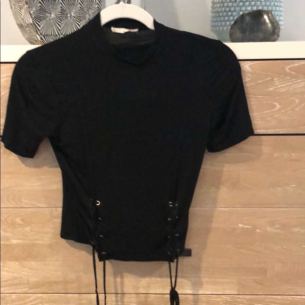 Shoestring black T-shirt